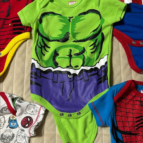 Marvel Avengers Baby Onesie size 3 to 6 month set of five onesies - Picture 6 of 8